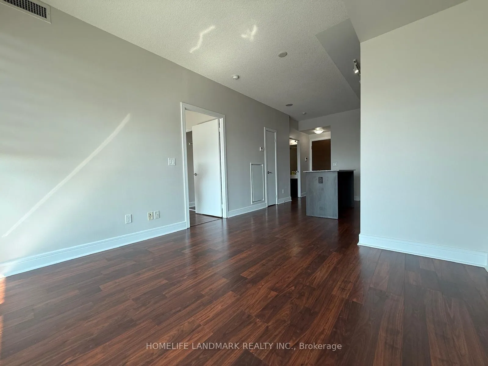 Photo 4 of Unit 827, 35 Brian Peck Crescent, Toronto, Thorncliffe Park — HOMEH