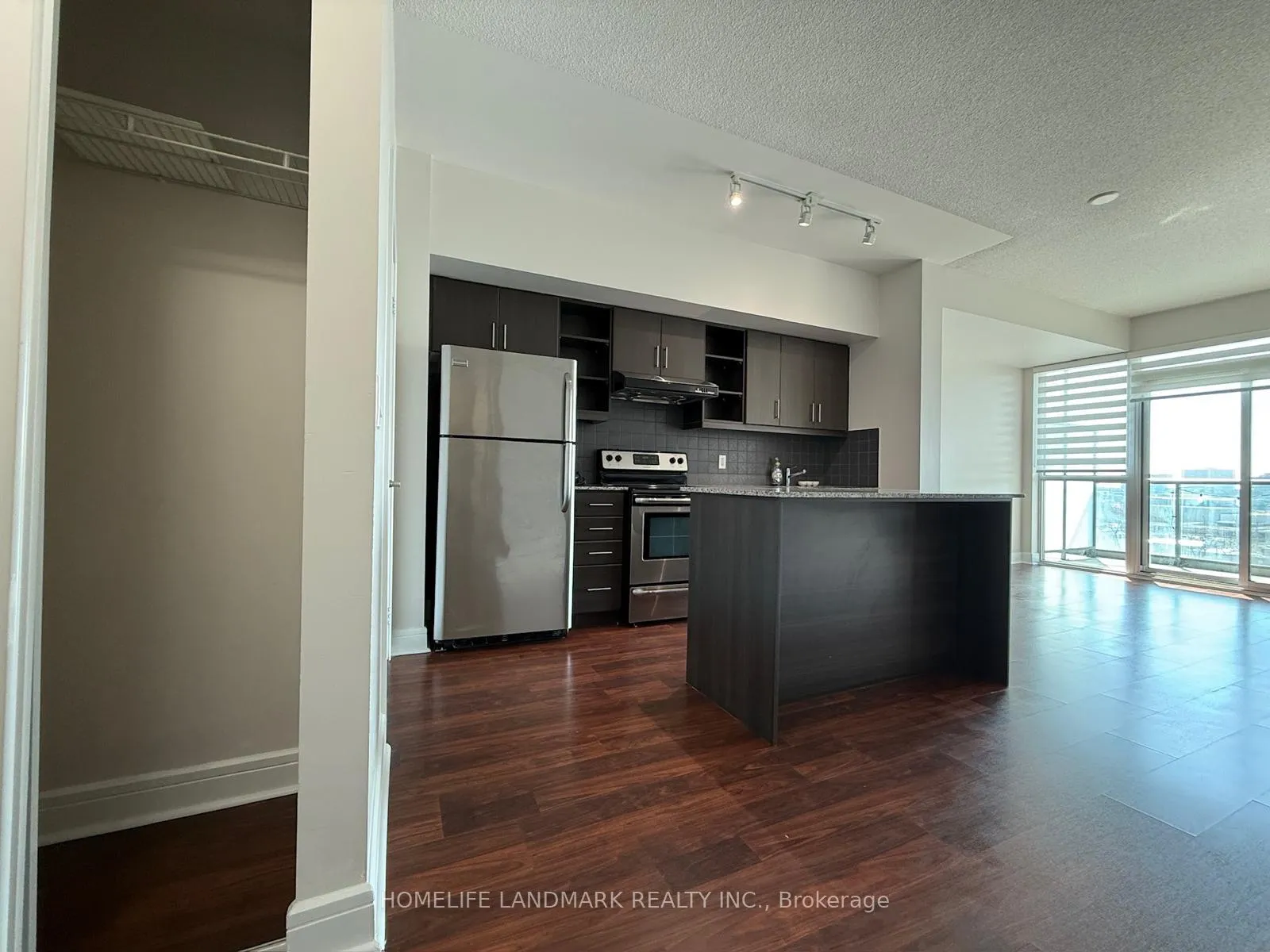 Photo 7 of Unit 827, 35 Brian Peck Crescent, Toronto, Thorncliffe Park — HOMEH