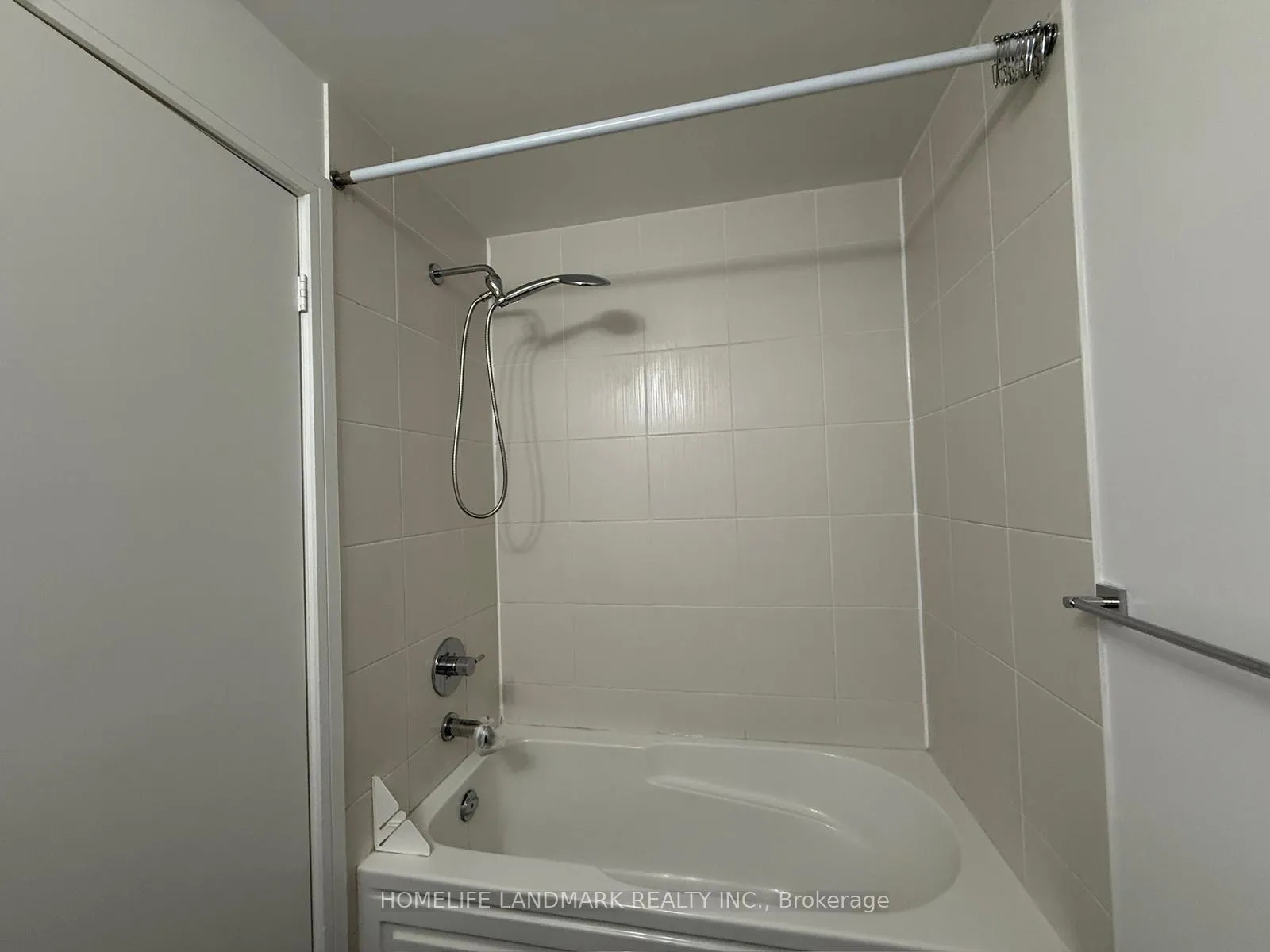 Photo 15 of Unit 827, 35 Brian Peck Crescent, Toronto, Thorncliffe Park — HOMEH