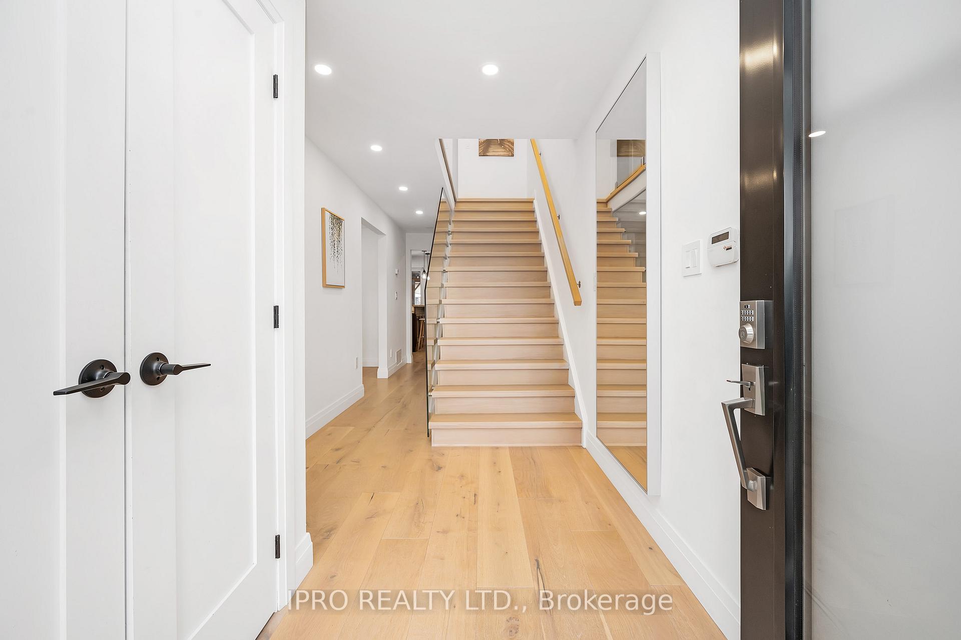 Photo 4 of 15 Elmbank Street S, Hamilton, Eleanor — HOMEH