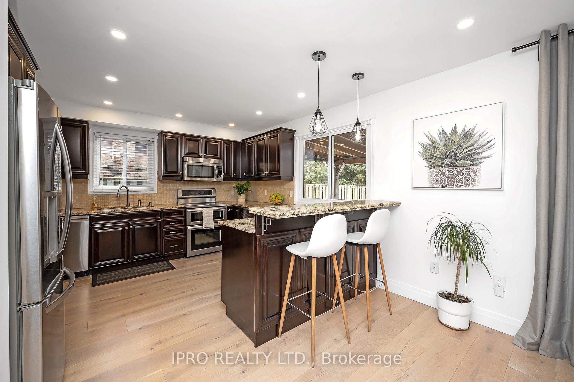 Photo 12 of 15 Elmbank Street S, Hamilton, Eleanor — HOMEH
