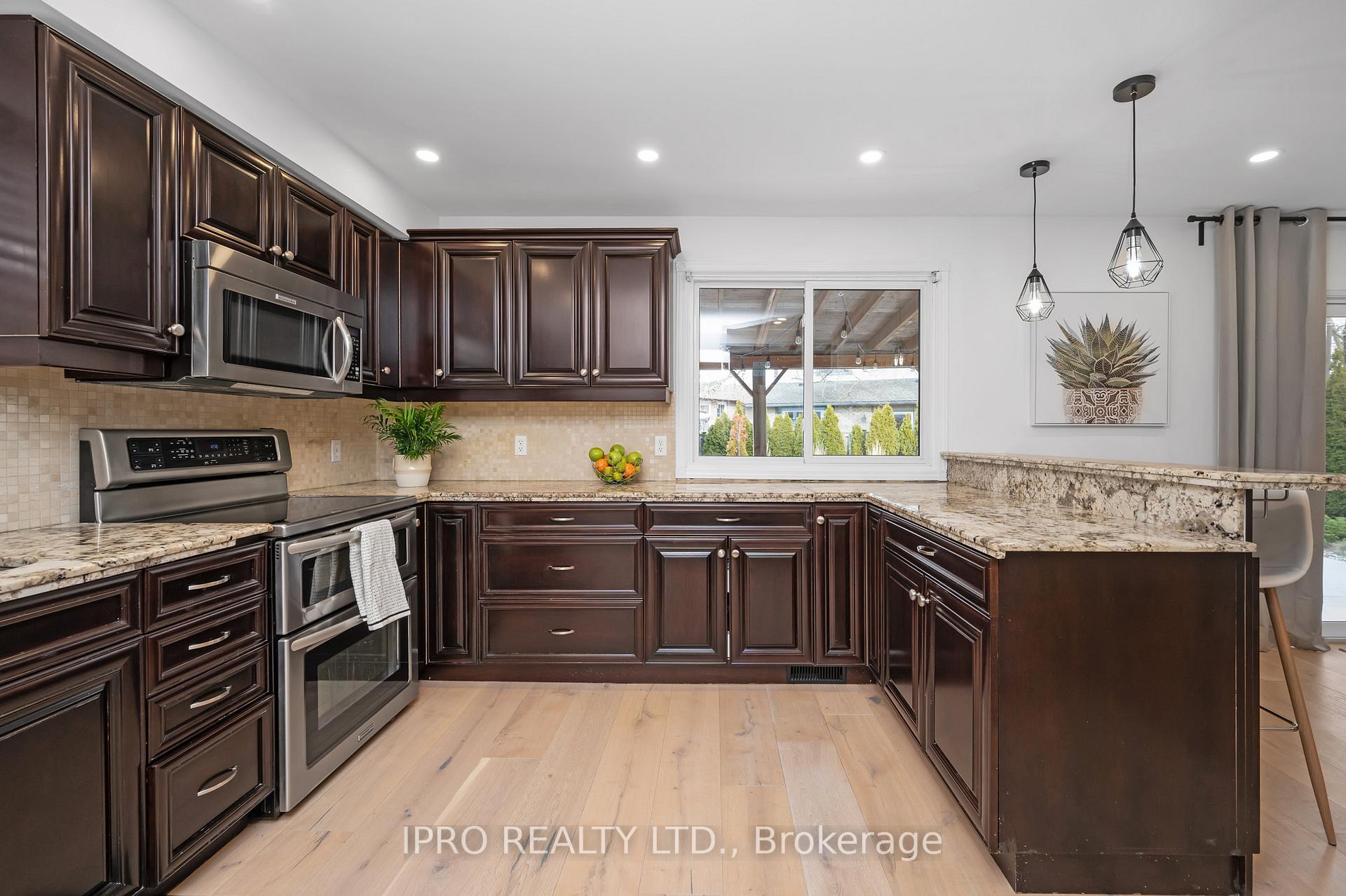 Photo 13 of 15 Elmbank Street S, Hamilton, Eleanor — HOMEH