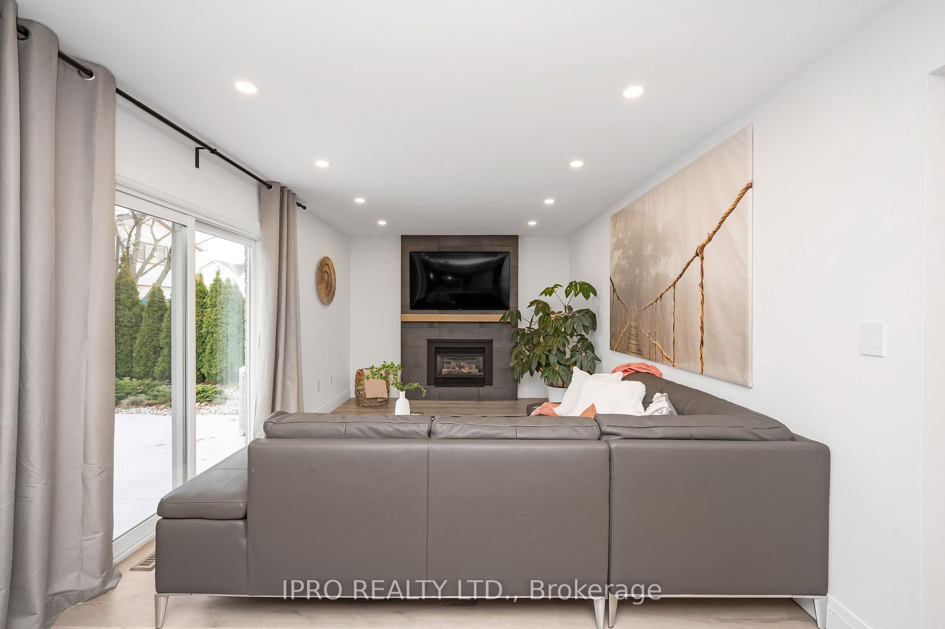 Photo 15 of 15 Elmbank Street S, Hamilton, Eleanor — HOMEH