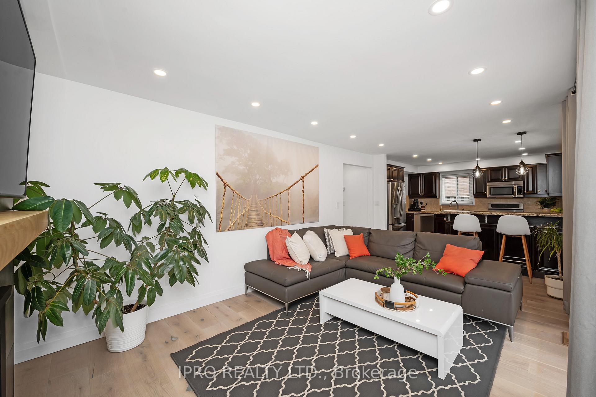 Photo 16 of 15 Elmbank Street S, Hamilton, Eleanor — HOMEH
