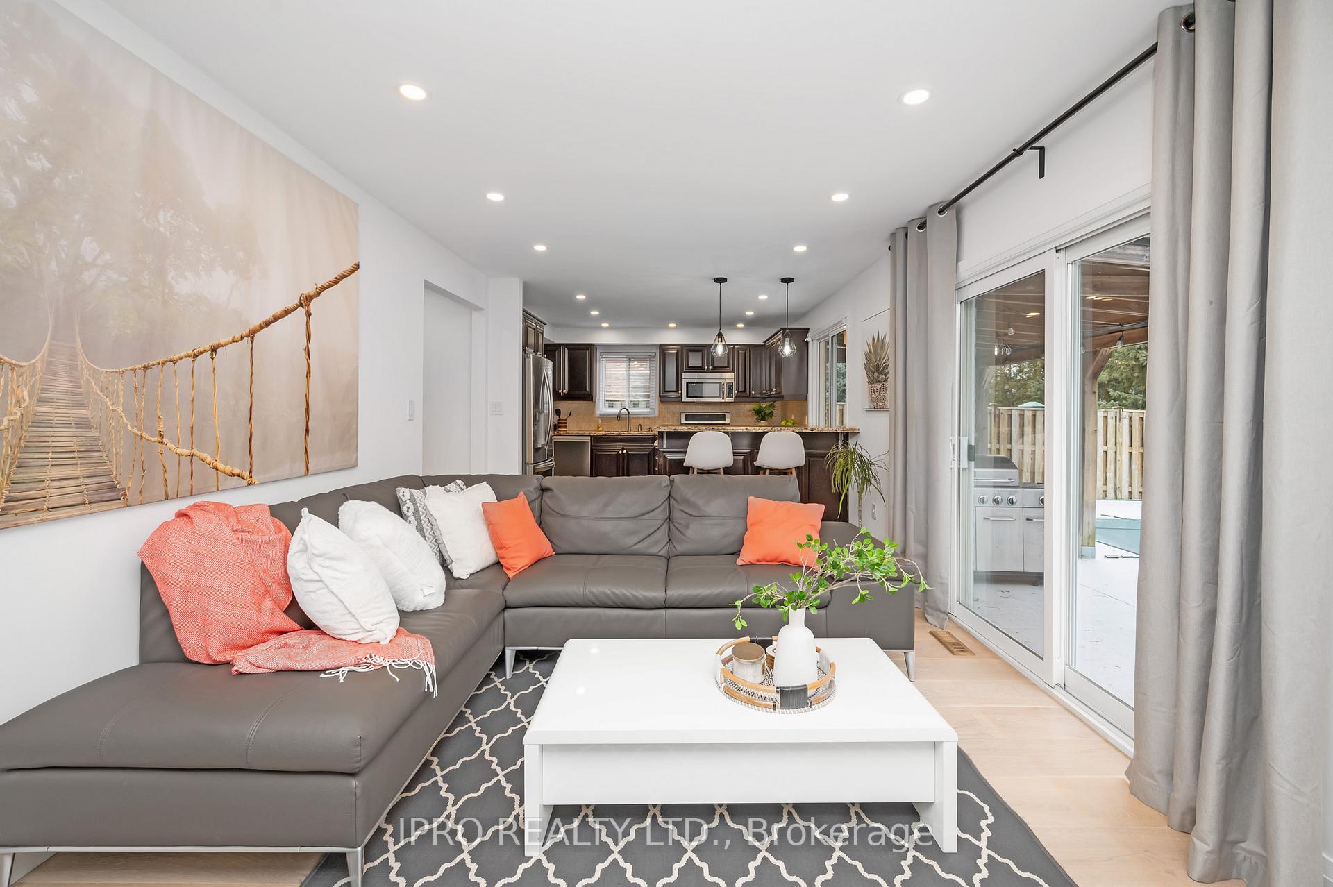 Photo 17 of 15 Elmbank Street S, Hamilton, Eleanor — HOMEH