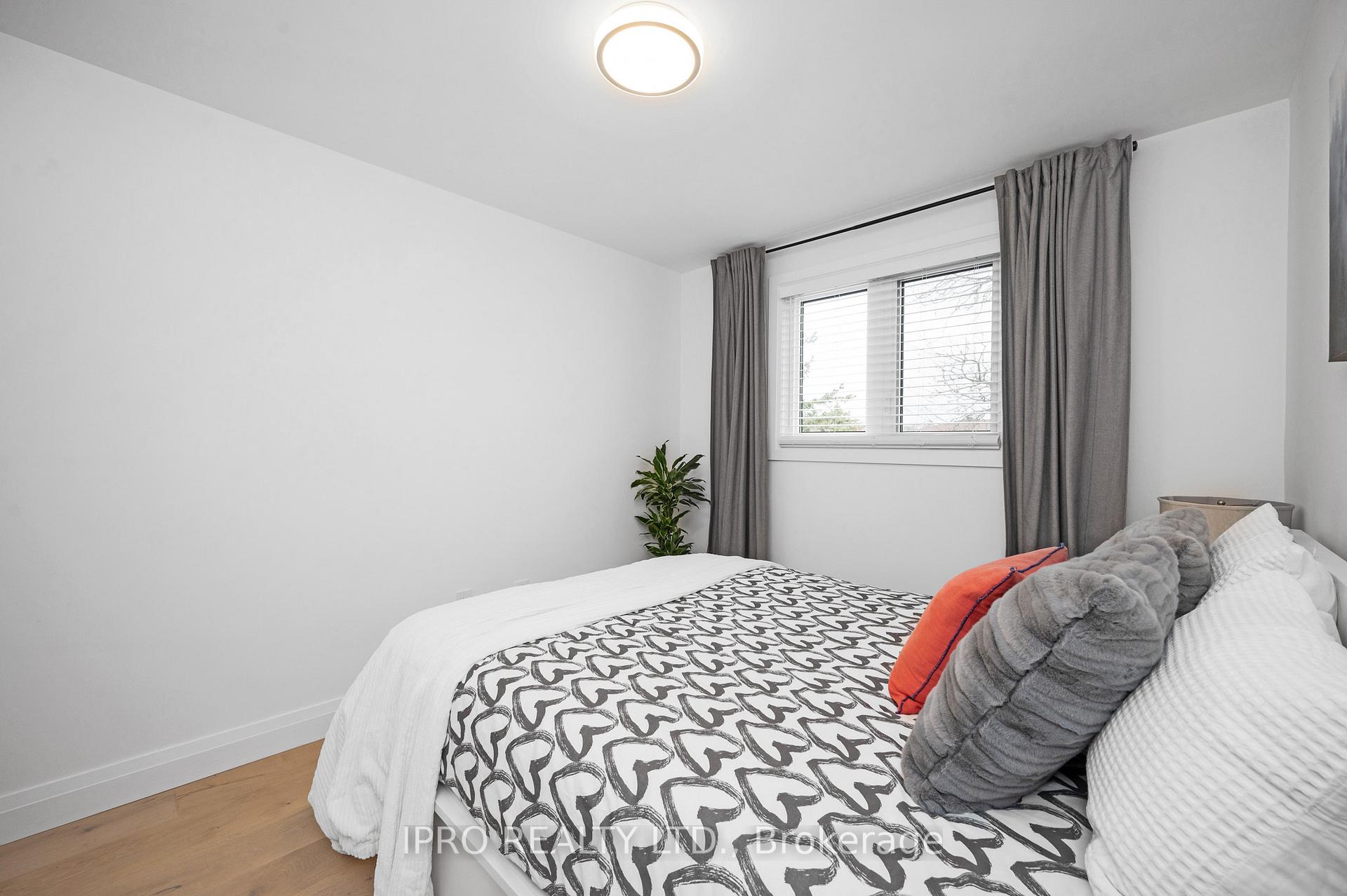 Photo 23 of 15 Elmbank Street S, Hamilton, Eleanor — HOMEH