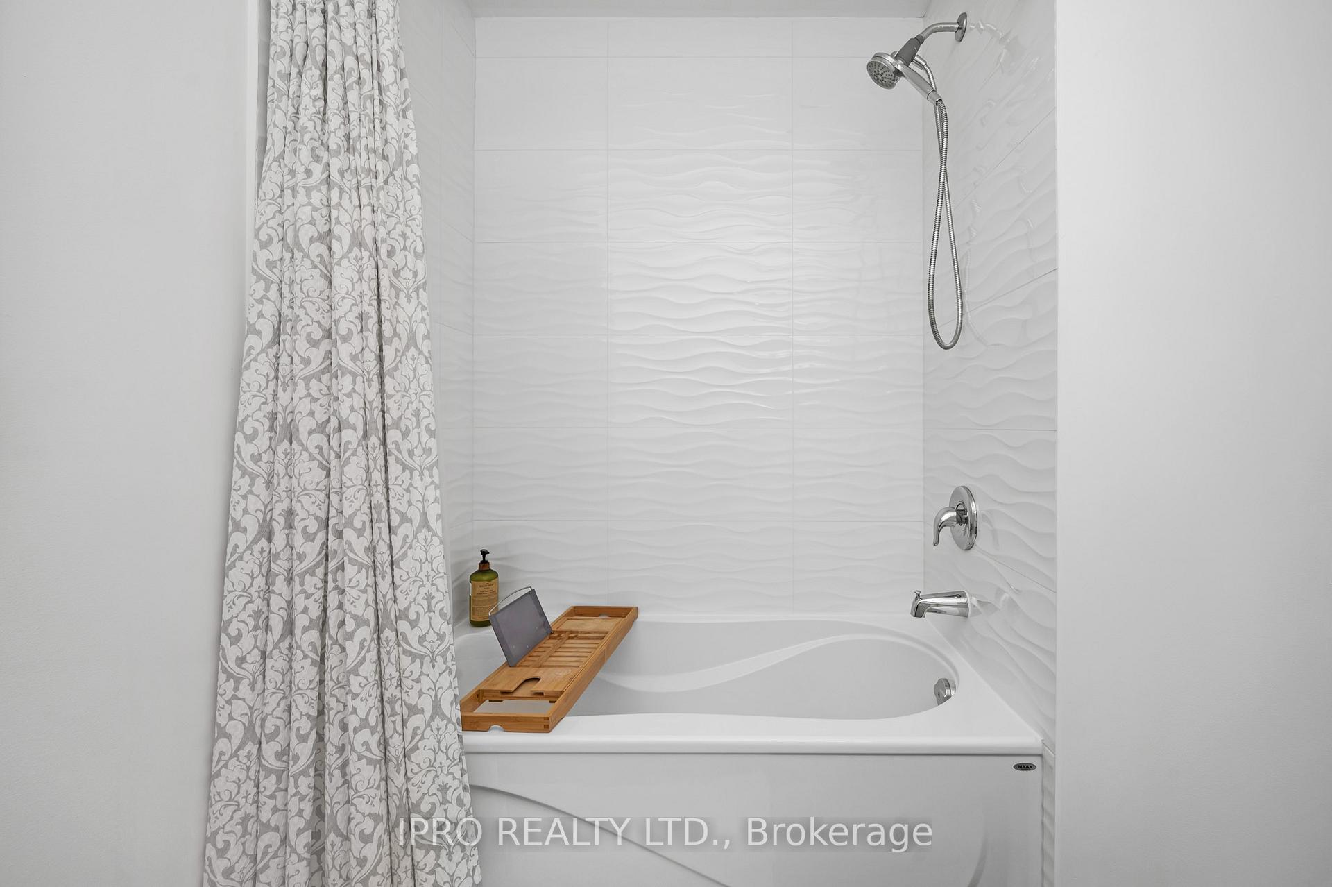Photo 25 of 15 Elmbank Street S, Hamilton, Eleanor — HOMEH