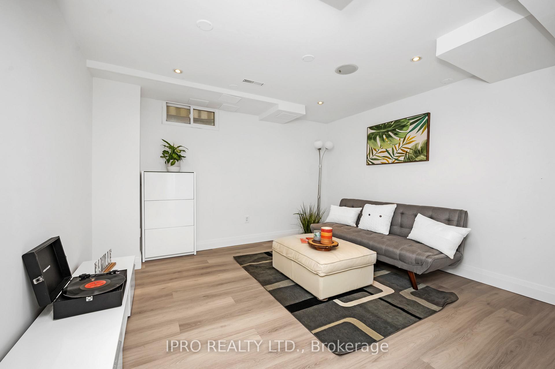 Photo 31 of 15 Elmbank Street S, Hamilton, Eleanor — HOMEH