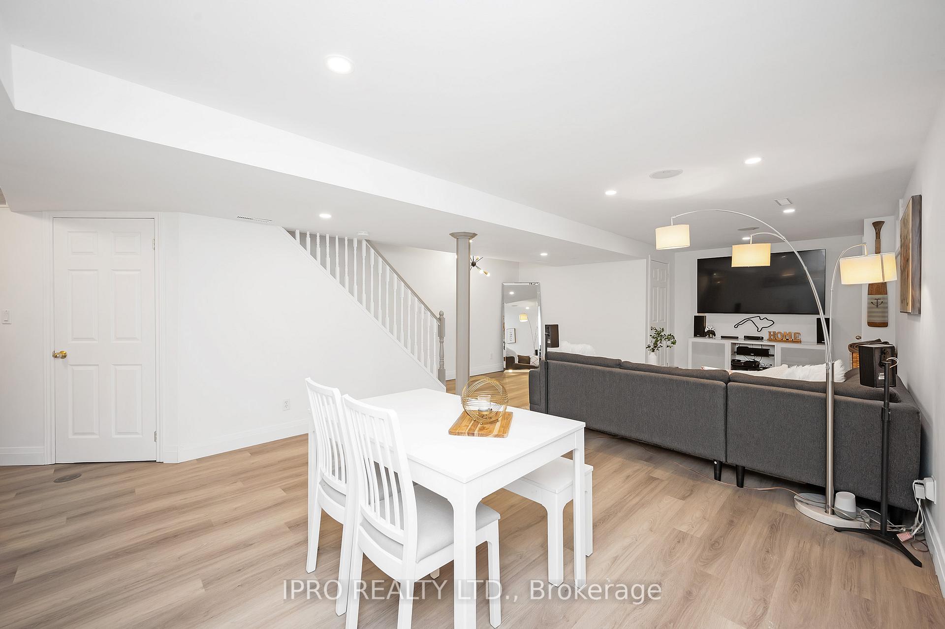 Photo 33 of 15 Elmbank Street S, Hamilton, Eleanor — HOMEH