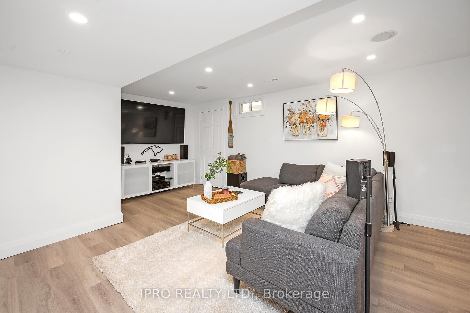 Photo 34 of 15 Elmbank Street S, Hamilton, Eleanor — HOMEH