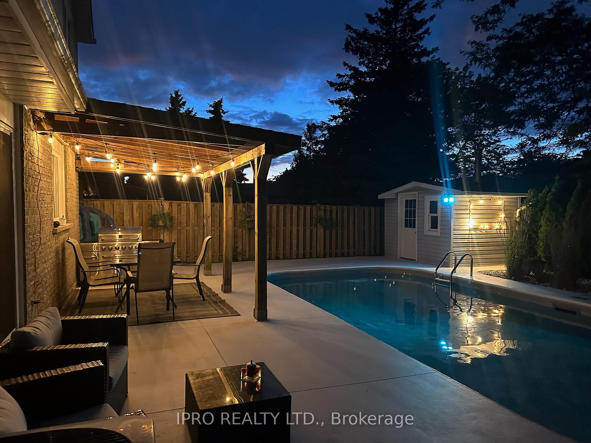 Photo 38 of 15 Elmbank Street S, Hamilton, Eleanor — HOMEH