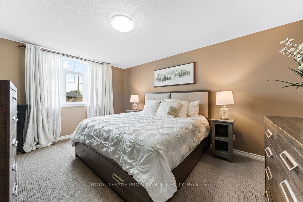 Photo 24 of 33 Butternut Court, Belleville, Belleville Ward — HOMEH