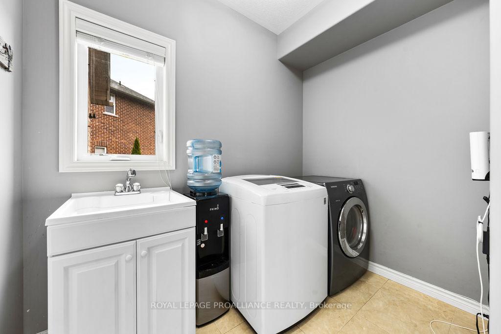 Photo 34 of 33 Butternut Court, Belleville, Belleville Ward — HOMEH