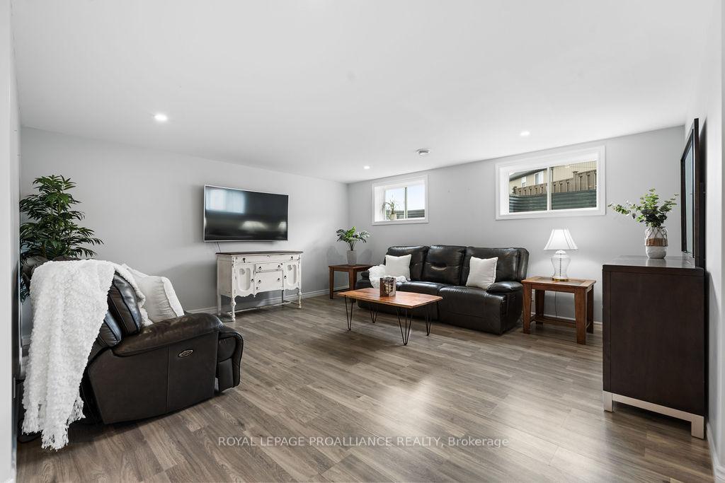 Photo 35 of 33 Butternut Court, Belleville, Belleville Ward — HOMEH