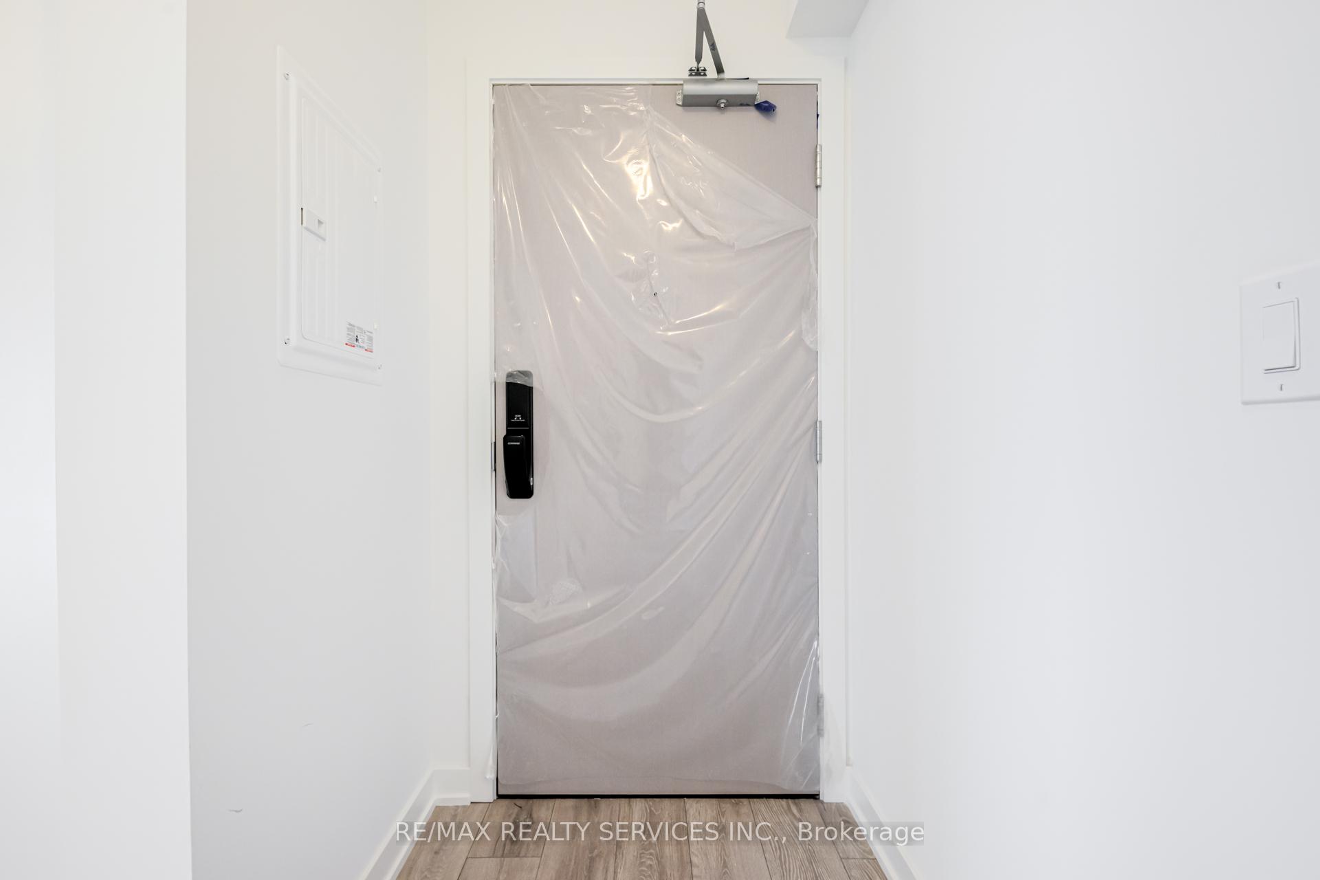 Photo 4 of Unit B813, 3200 Dakota Common, Burlington, Alton — HOMEH