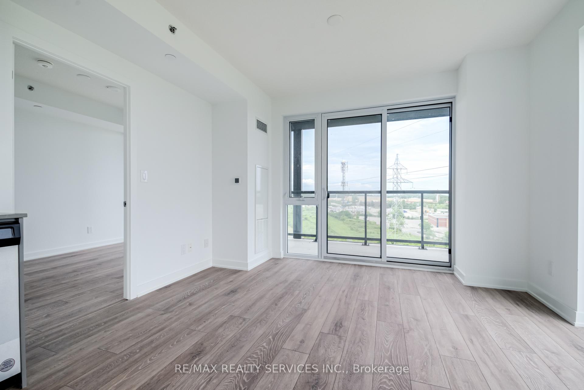 Photo 7 of Unit B813, 3200 Dakota Common, Burlington, Alton — HOMEH