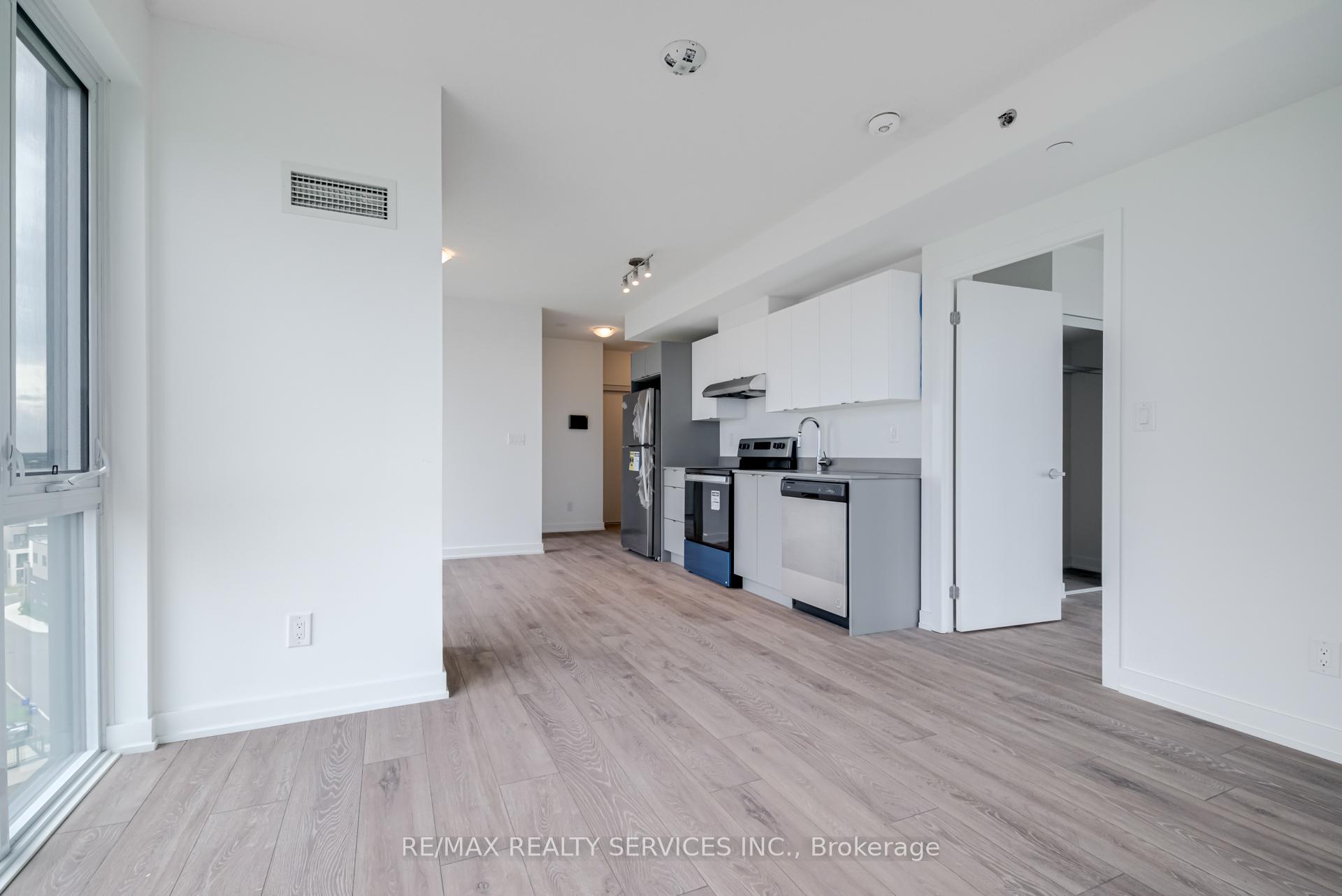 Photo 8 of Unit B813, 3200 Dakota Common, Burlington, Alton — HOMEH