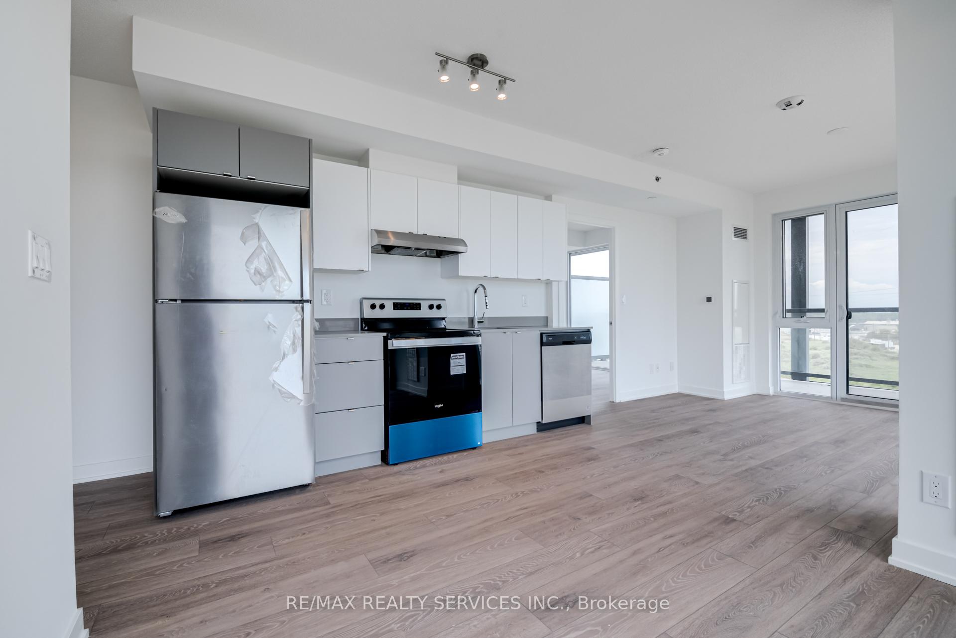 Photo 10 of Unit B813, 3200 Dakota Common, Burlington, Alton — HOMEH