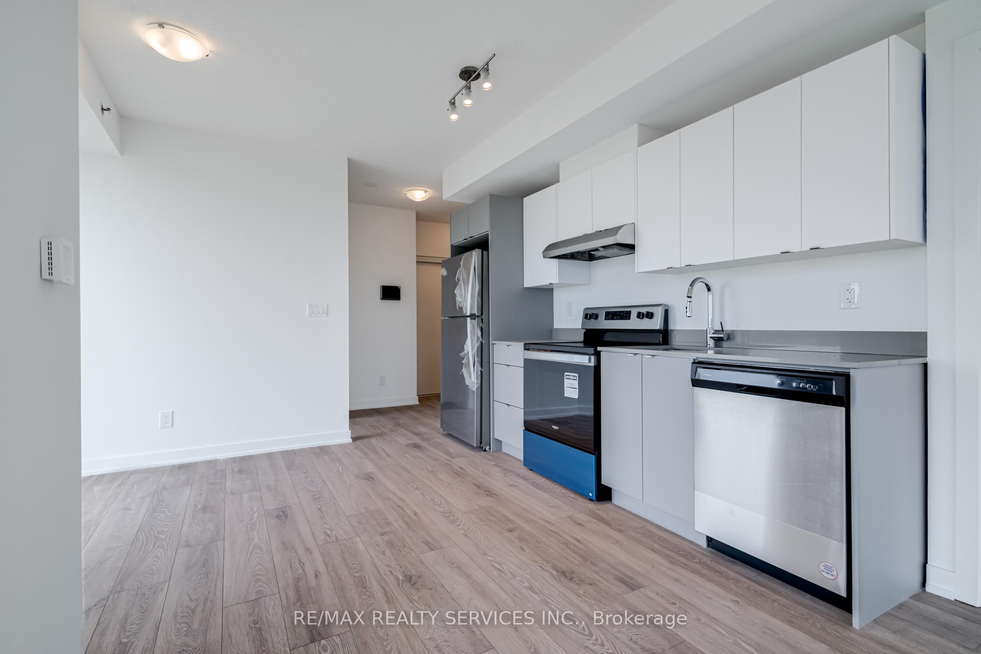 Photo 11 of Unit B813, 3200 Dakota Common, Burlington, Alton — HOMEH