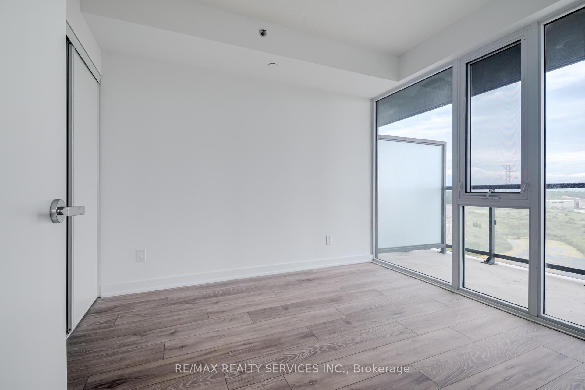 Photo 12 of Unit B813, 3200 Dakota Common, Burlington, Alton — HOMEH