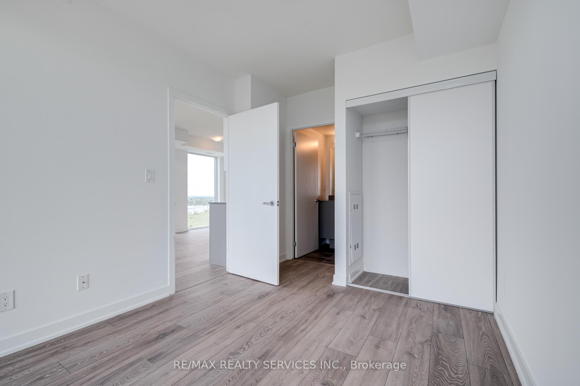 Photo 13 of Unit B813, 3200 Dakota Common, Burlington, Alton — HOMEH