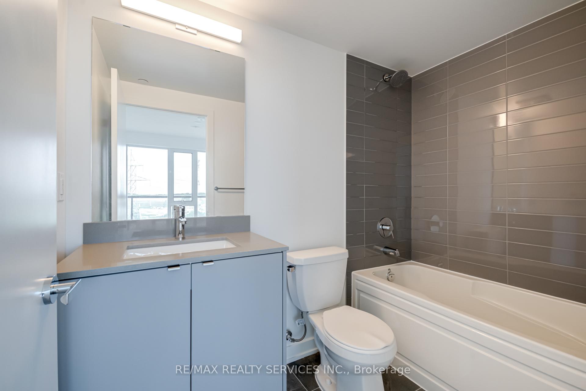 Photo 14 of Unit B813, 3200 Dakota Common, Burlington, Alton — HOMEH