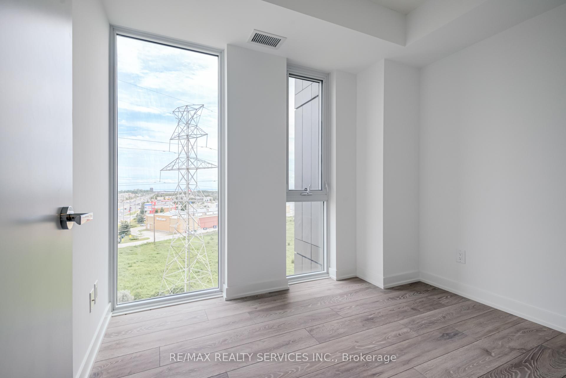 Photo 15 of Unit B813, 3200 Dakota Common, Burlington, Alton — HOMEH