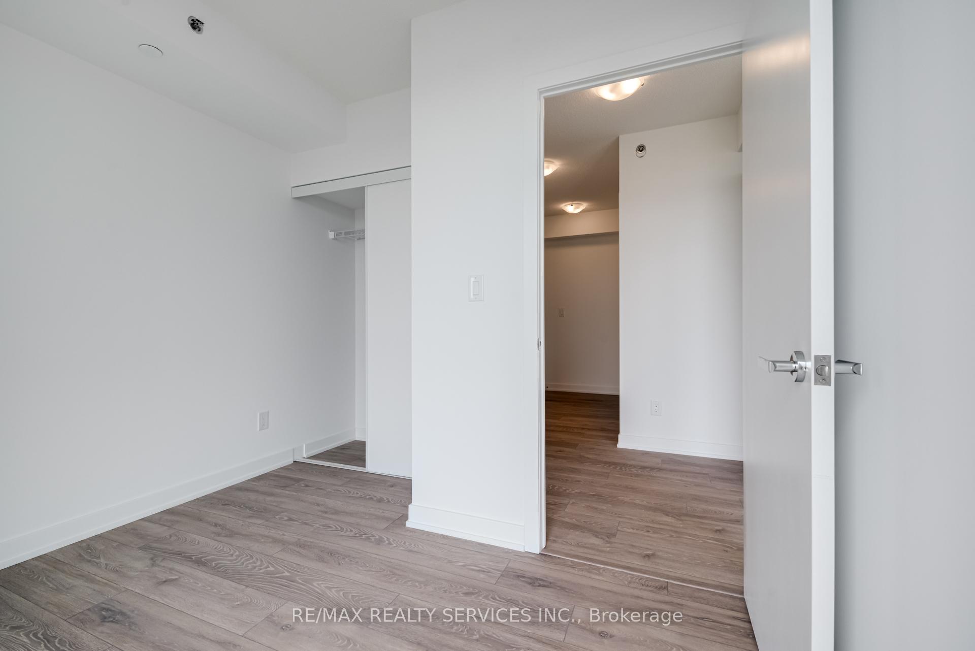 Photo 16 of Unit B813, 3200 Dakota Common, Burlington, Alton — HOMEH