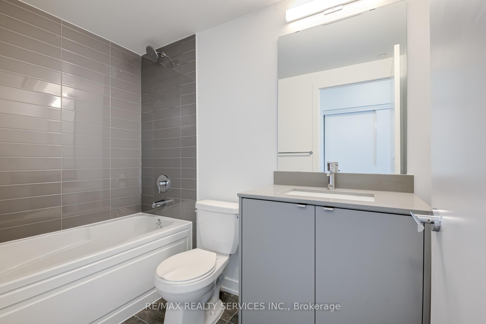 Photo 17 of Unit B813, 3200 Dakota Common, Burlington, Alton — HOMEH