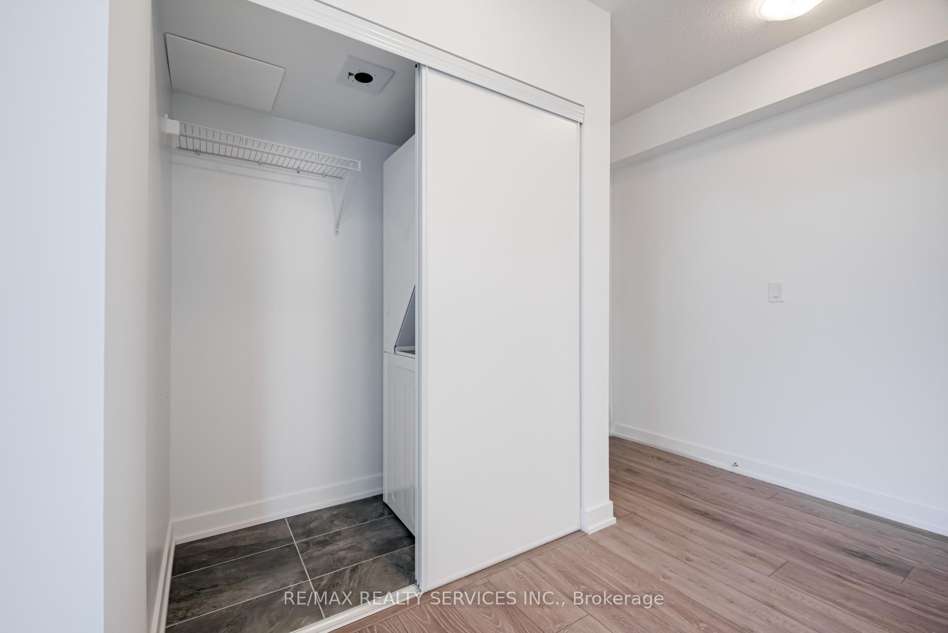 Photo 19 of Unit B813, 3200 Dakota Common, Burlington, Alton — HOMEH
