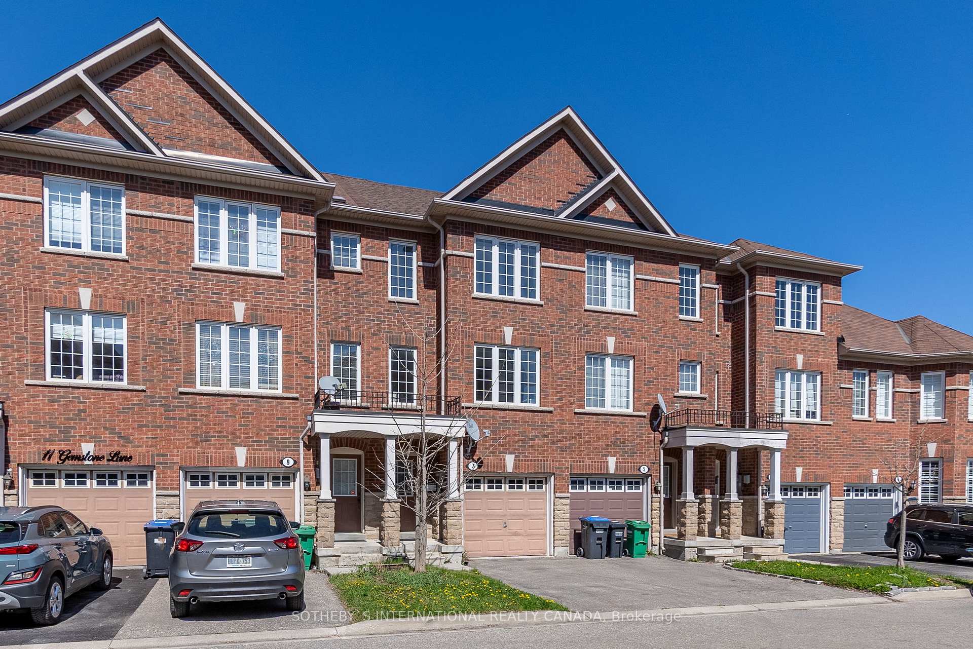 Photo 2 of 7 Gemstone Lane, Brampton, Downtown Brampton — HOMEH