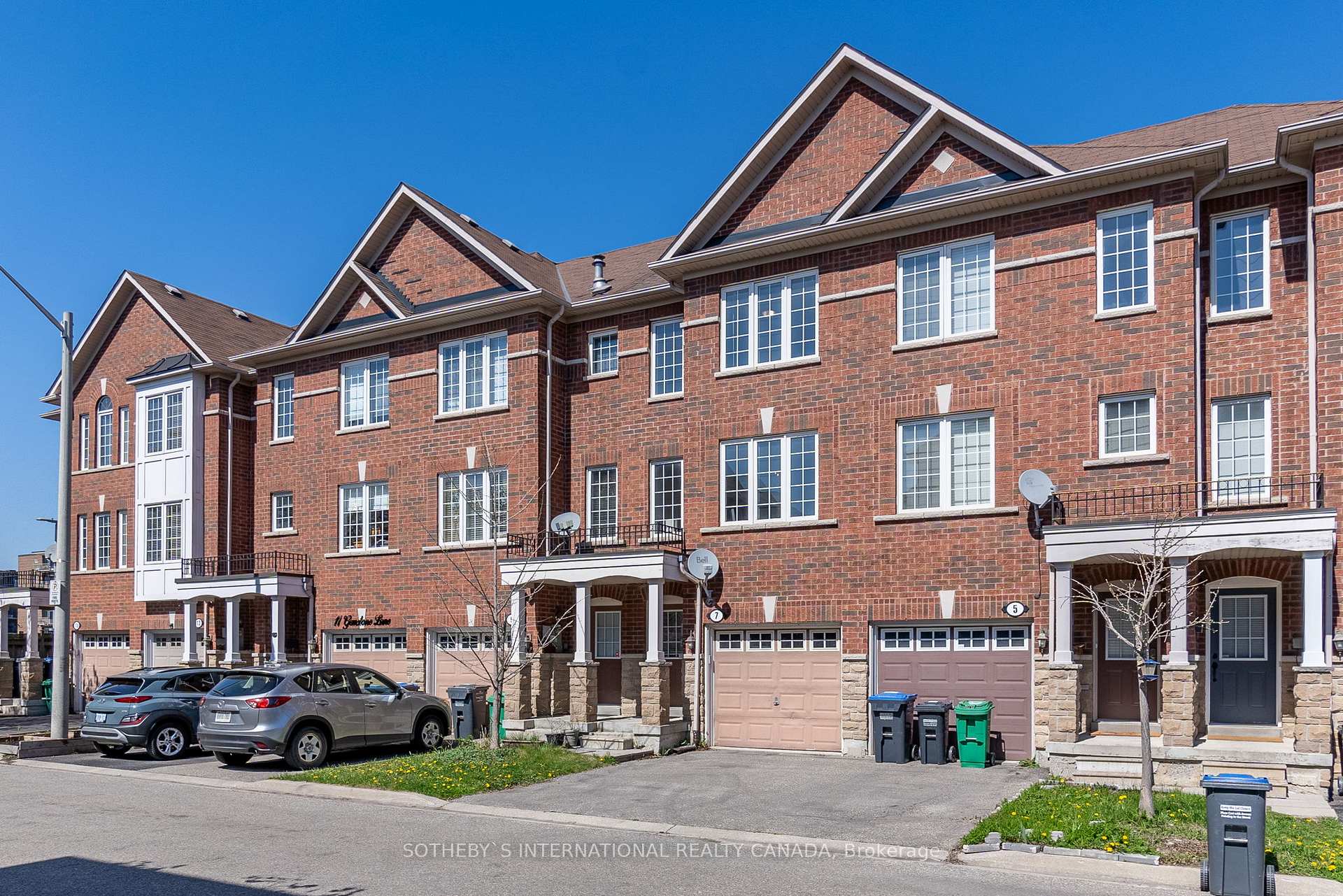 Photo 3 of 7 Gemstone Lane, Brampton, Downtown Brampton — HOMEH