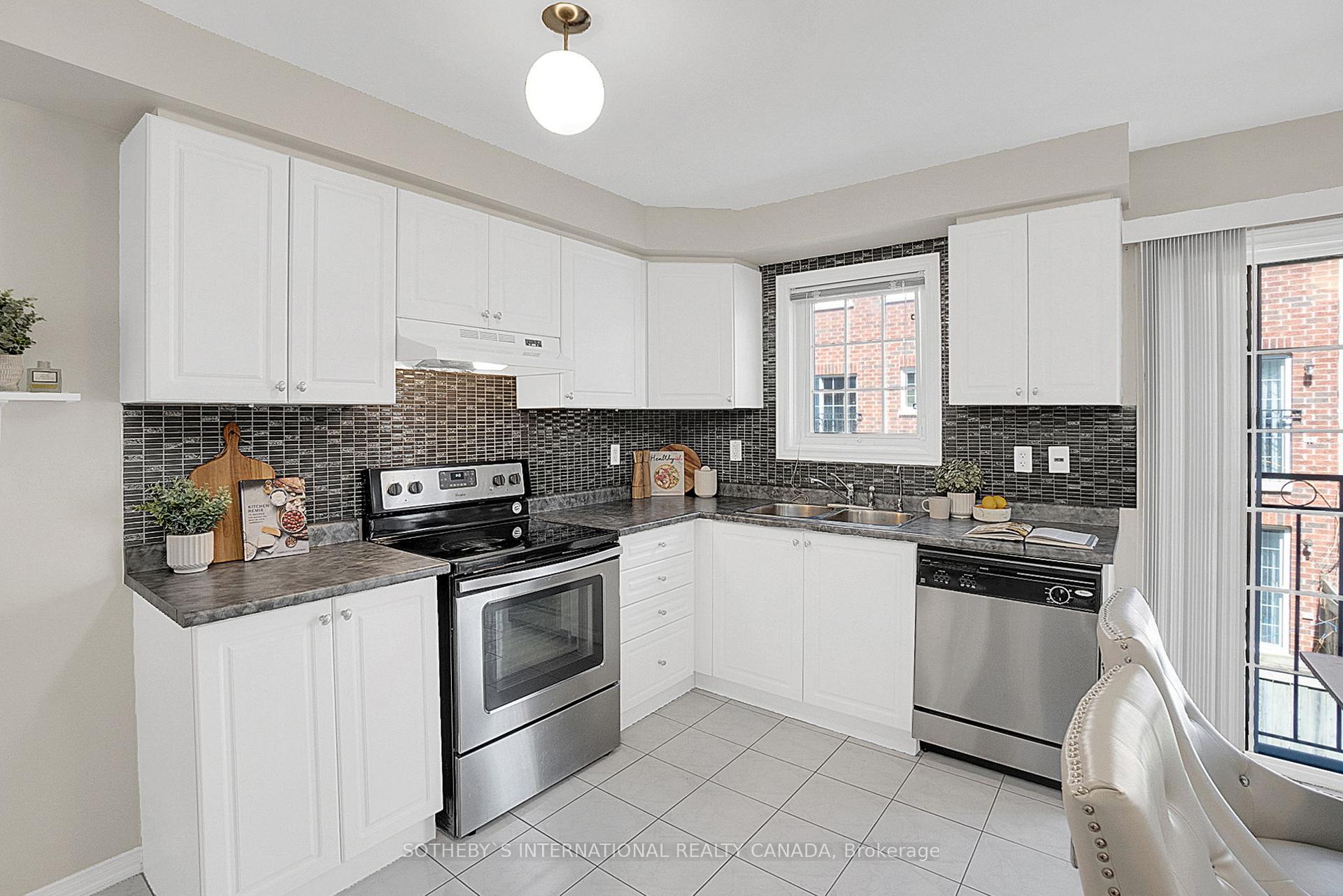 Photo 10 of 7 Gemstone Lane, Brampton, Downtown Brampton — HOMEH