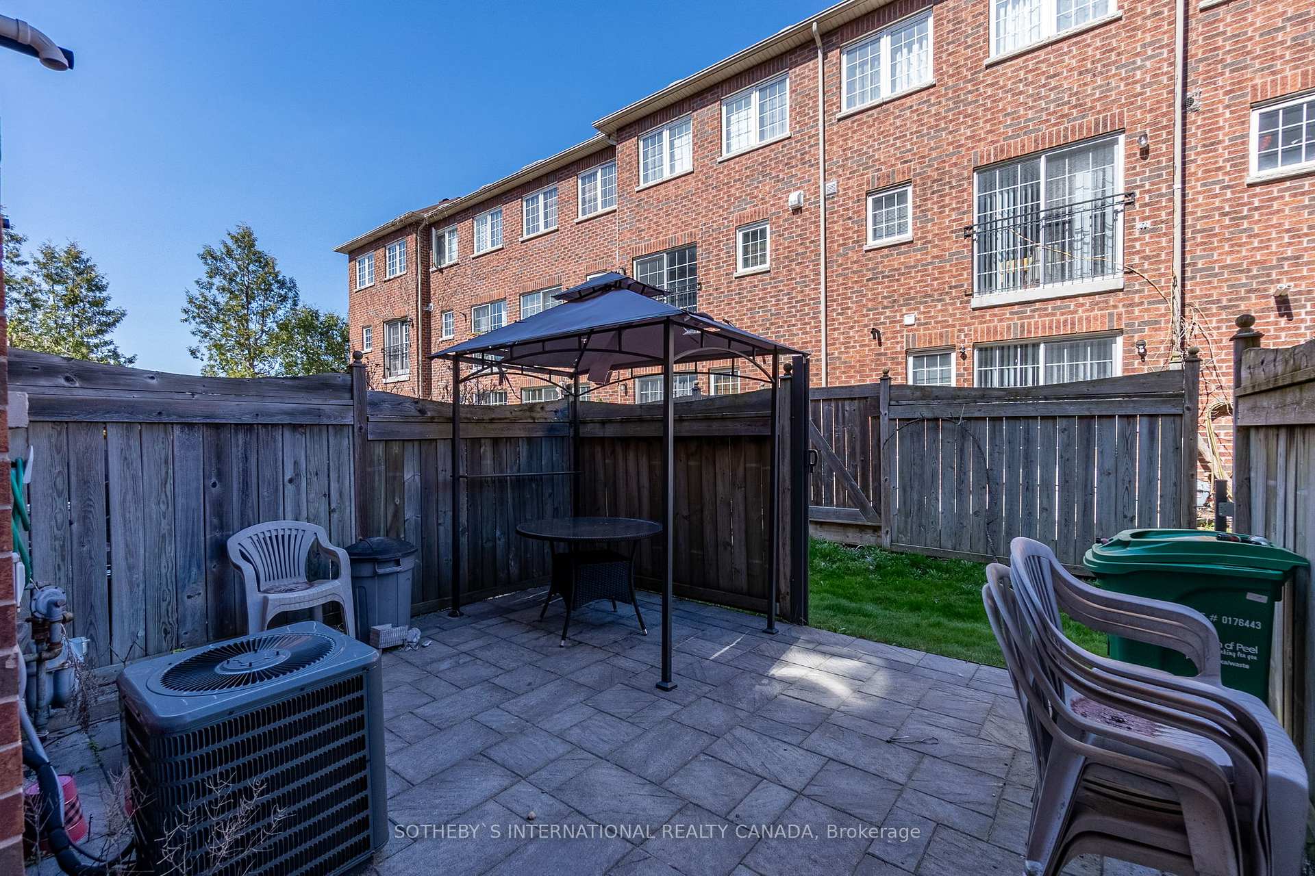 Photo 22 of 7 Gemstone Lane, Brampton, Downtown Brampton — HOMEH
