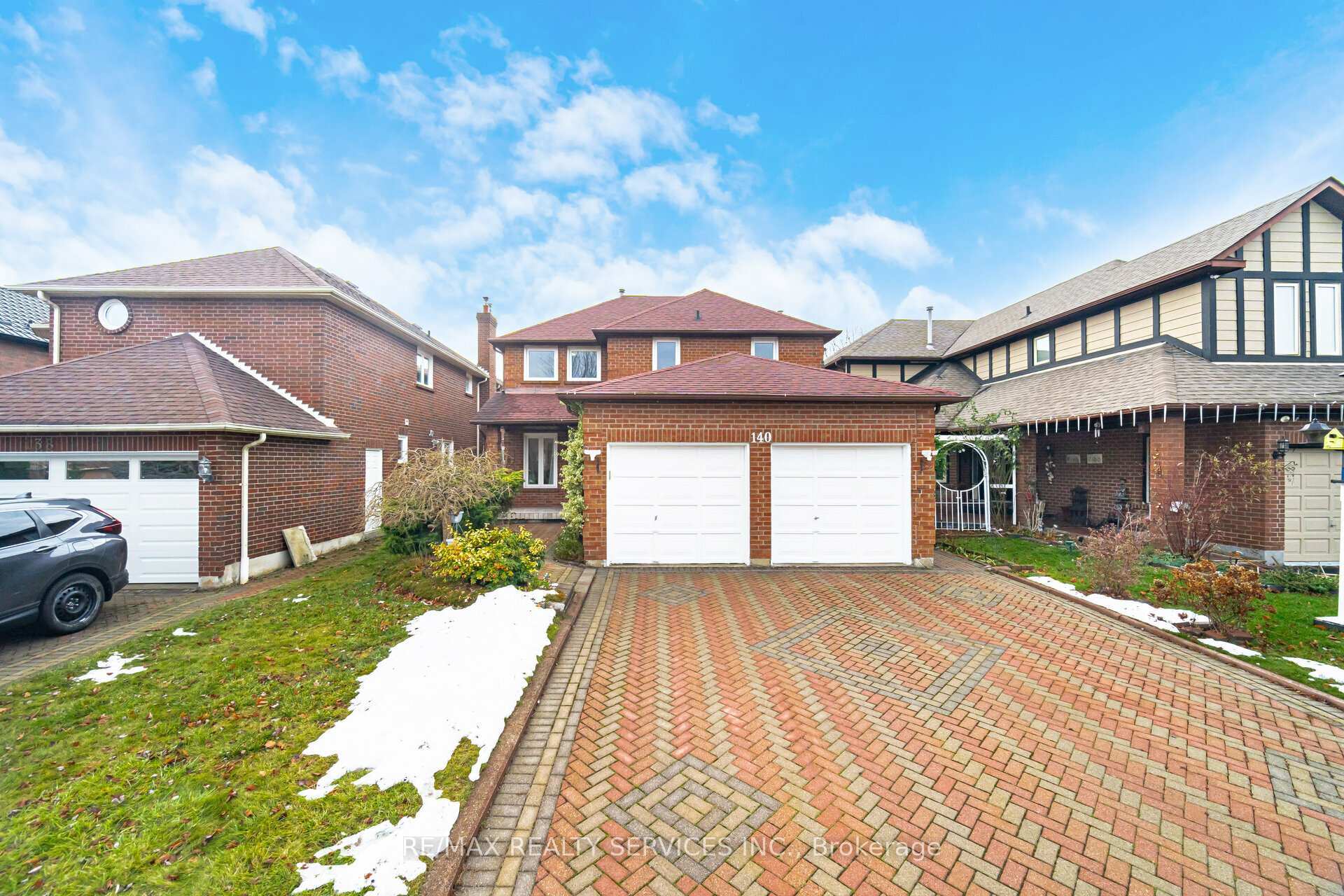 Photo 2 of 140 Lord Simcoe Drive W, Brampton, Westgate — HOMEH