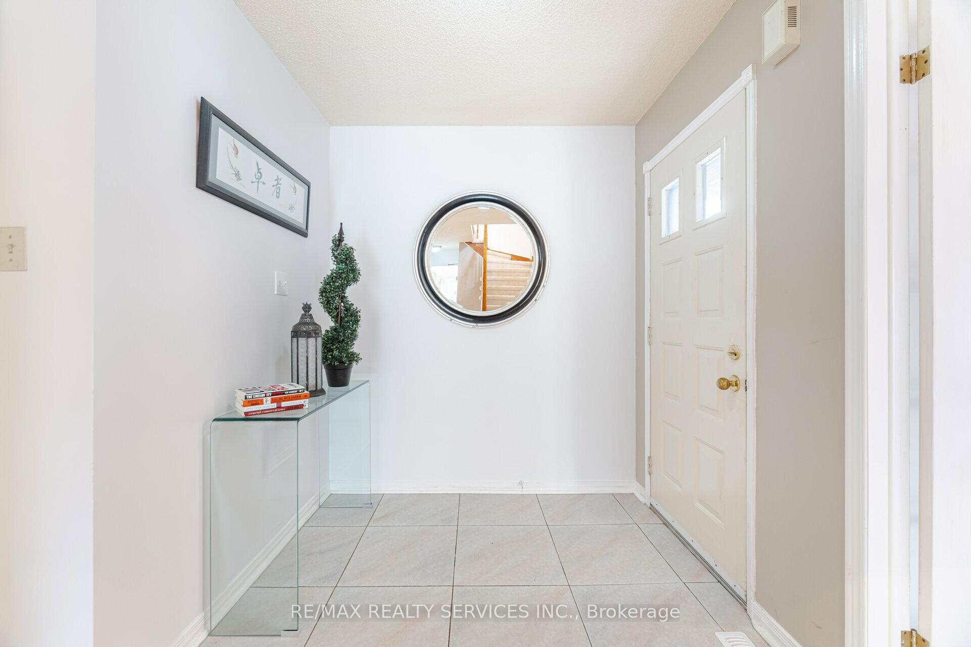 Photo 4 of 140 Lord Simcoe Drive W, Brampton, Westgate — HOMEH