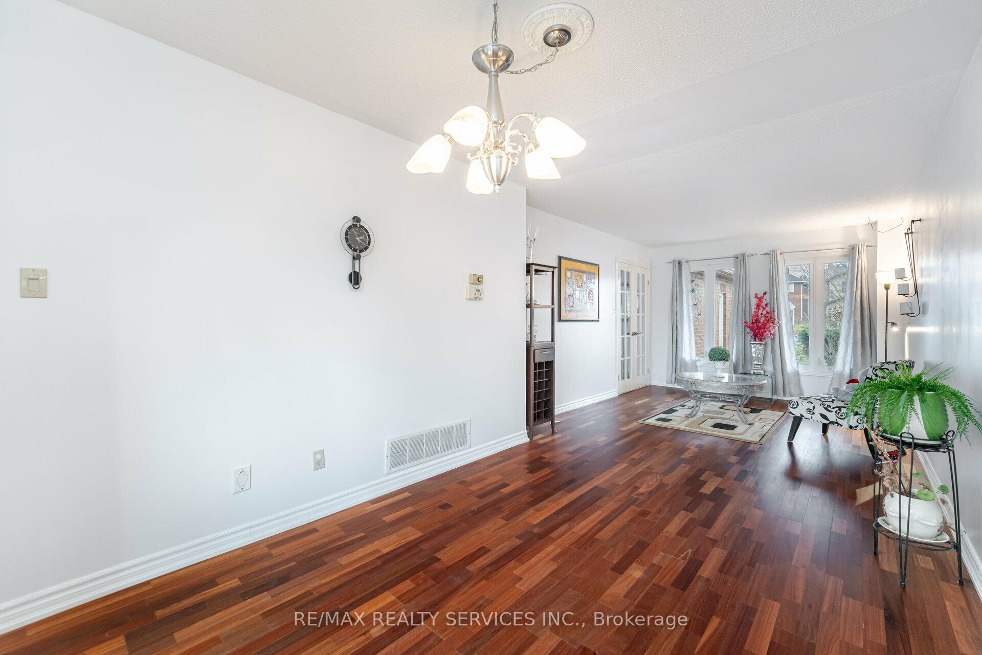 Photo 9 of 140 Lord Simcoe Drive W, Brampton, Westgate — HOMEH
