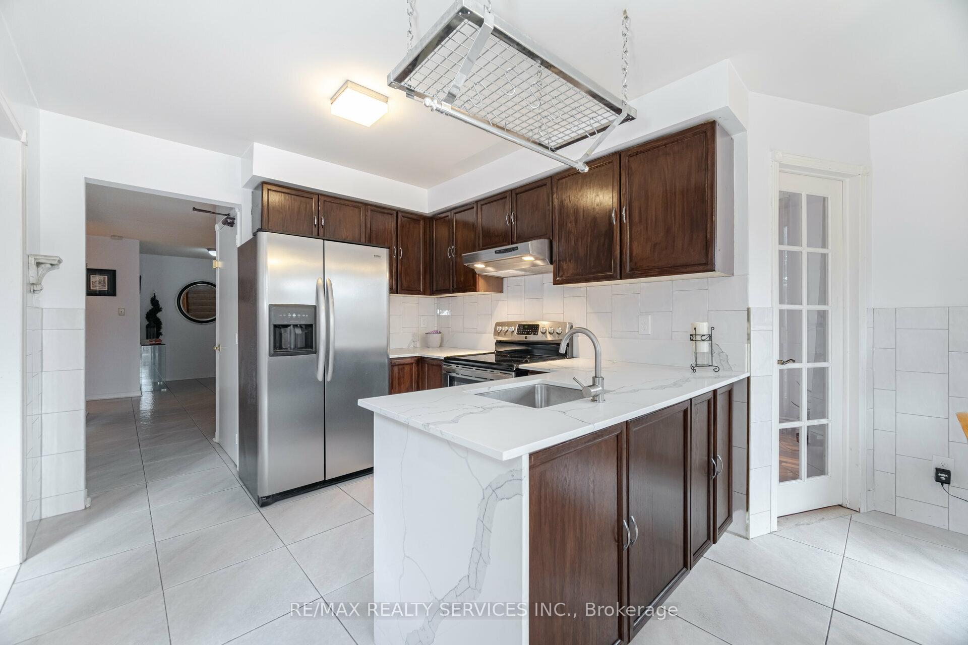 Photo 12 of 140 Lord Simcoe Drive W, Brampton, Westgate — HOMEH
