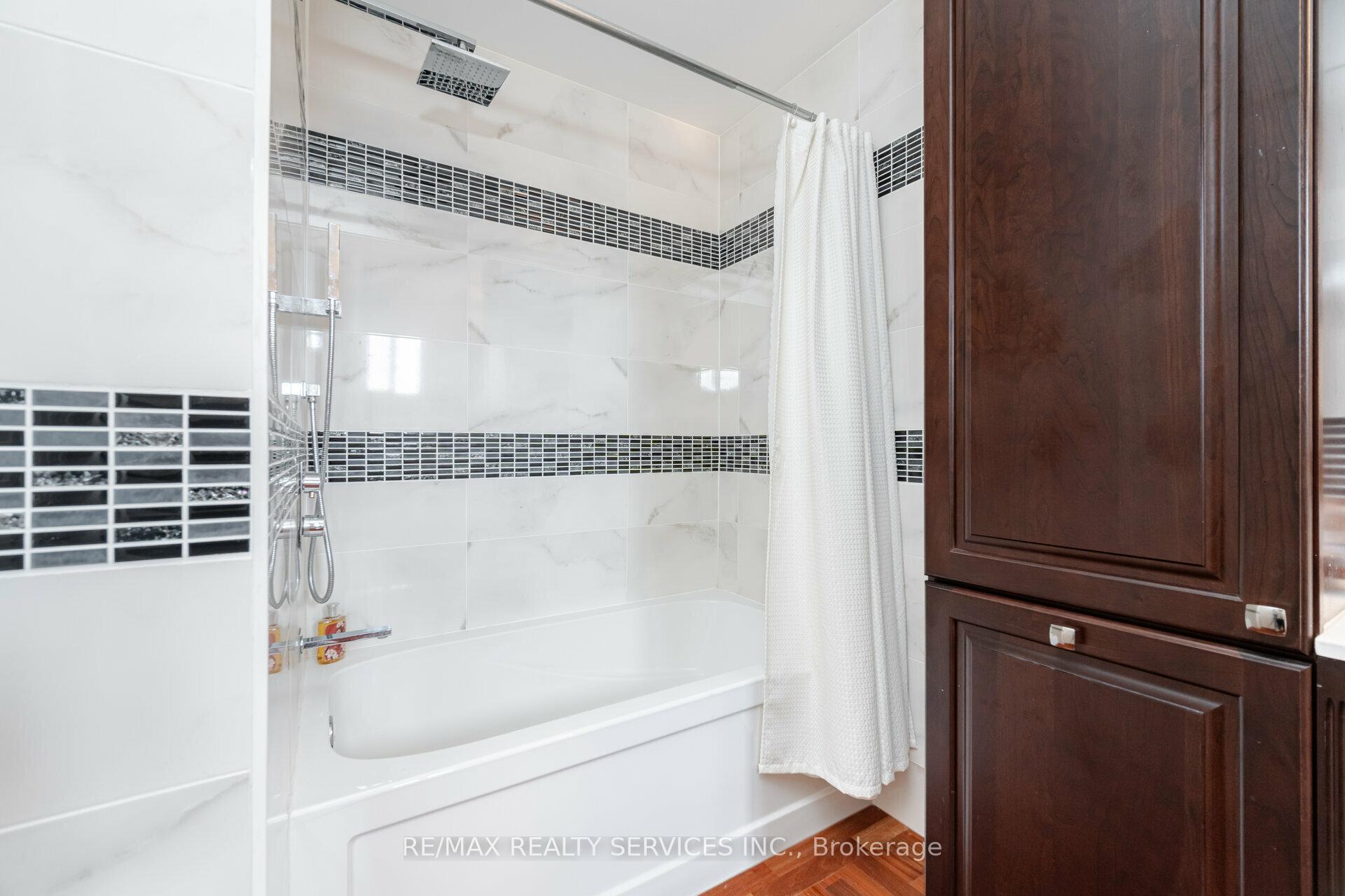Photo 23 of 140 Lord Simcoe Drive W, Brampton, Westgate — HOMEH