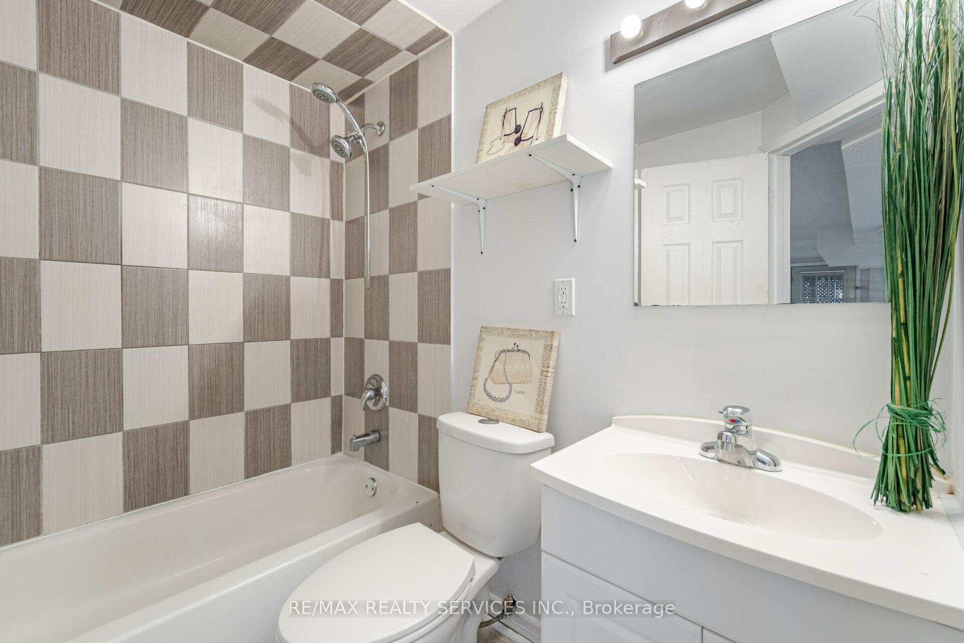 Photo 37 of 140 Lord Simcoe Drive W, Brampton, Westgate — HOMEH