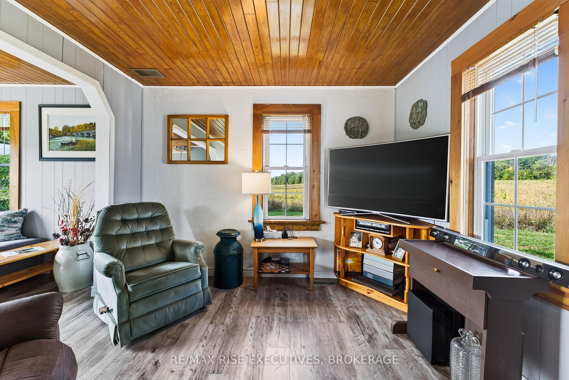 Photo 5 of 4121 Graham Road, Frontenac, Frontenac South — HOMEH
