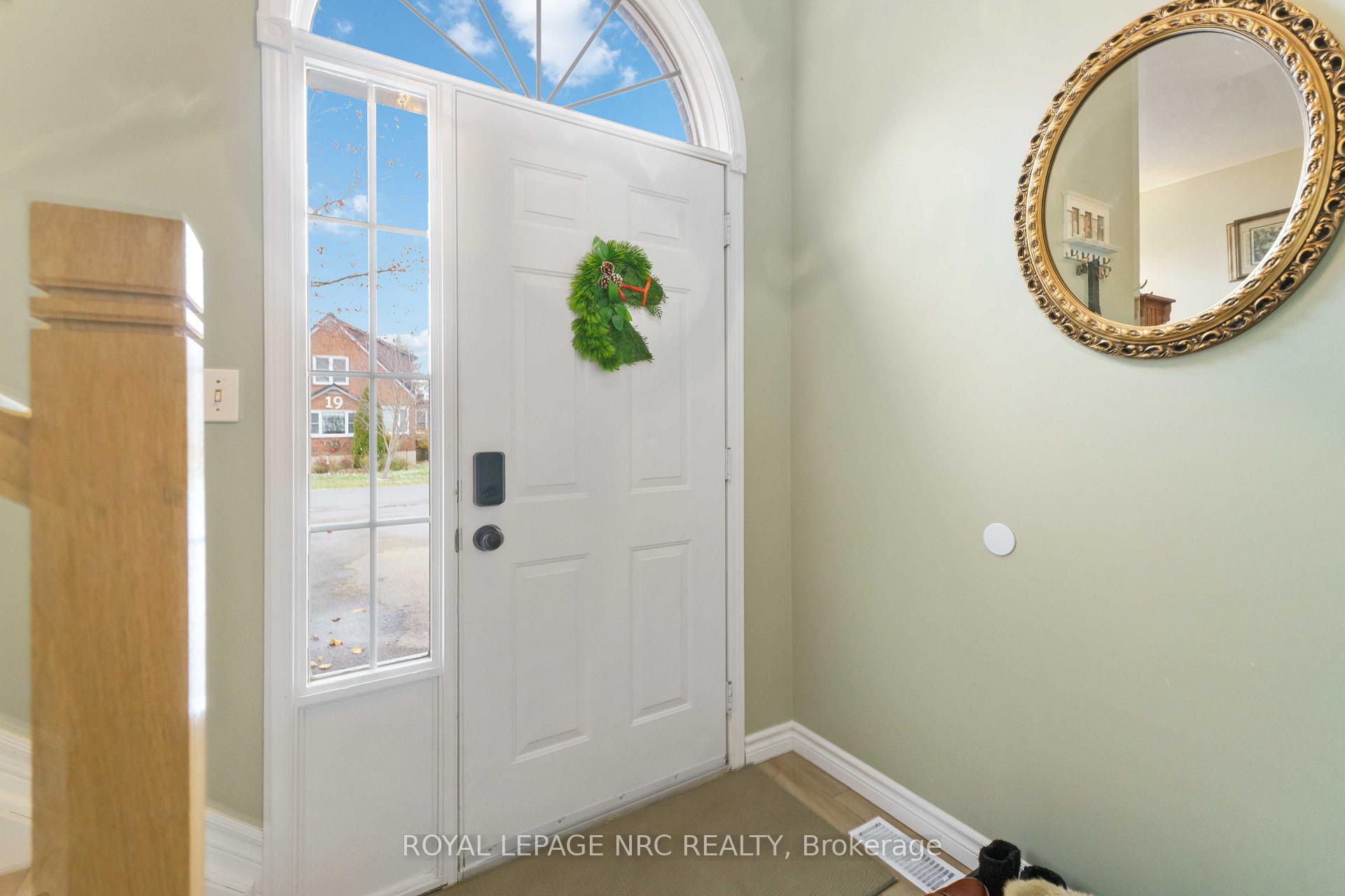 Photo 3 of 26A Durham Drive E, St. Catharines, Port Weller — HOMEH