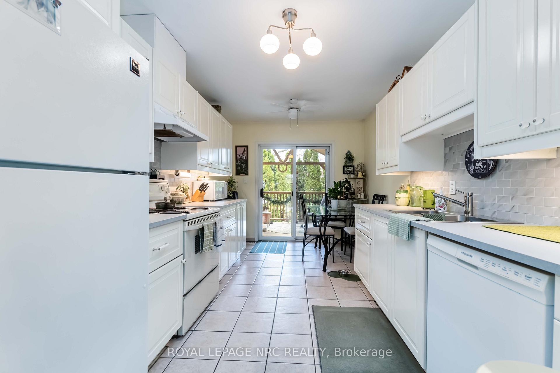 Photo 12 of 26A Durham Drive E, St. Catharines, Port Weller — HOMEH