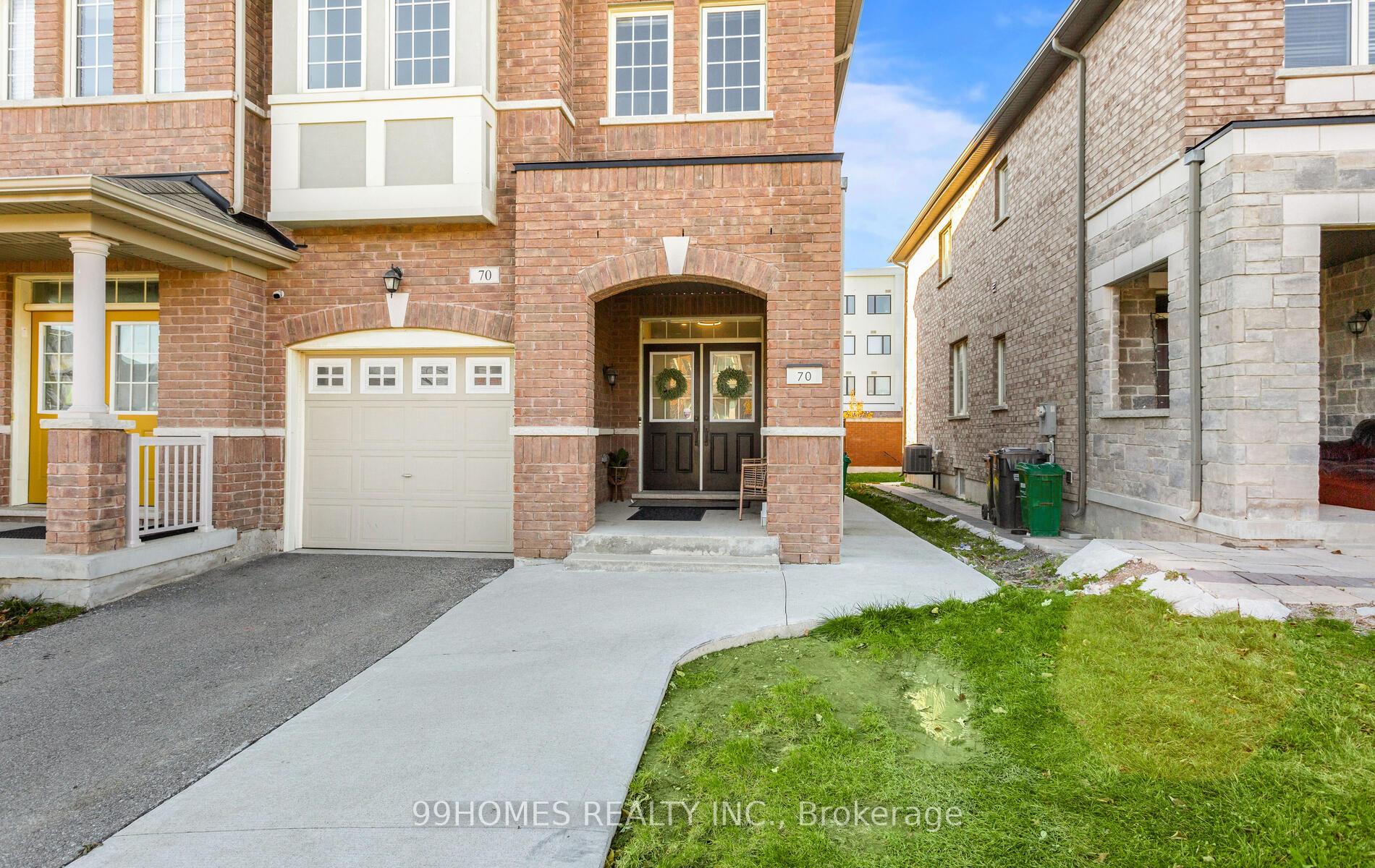 Photo 3 of 70 Sky Harbour Drive, Brampton, Bram West — HOMEH