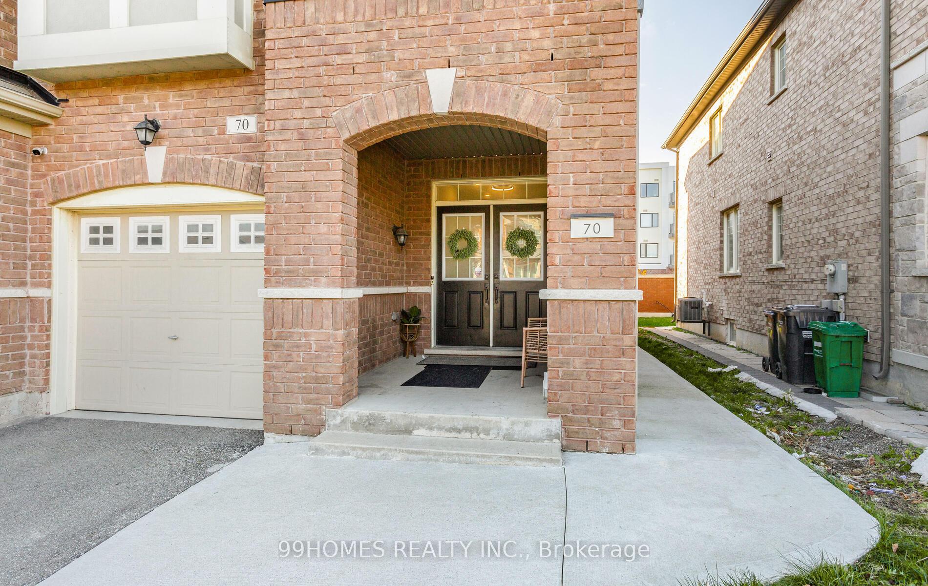 Photo 4 of 70 Sky Harbour Drive, Brampton, Bram West — HOMEH