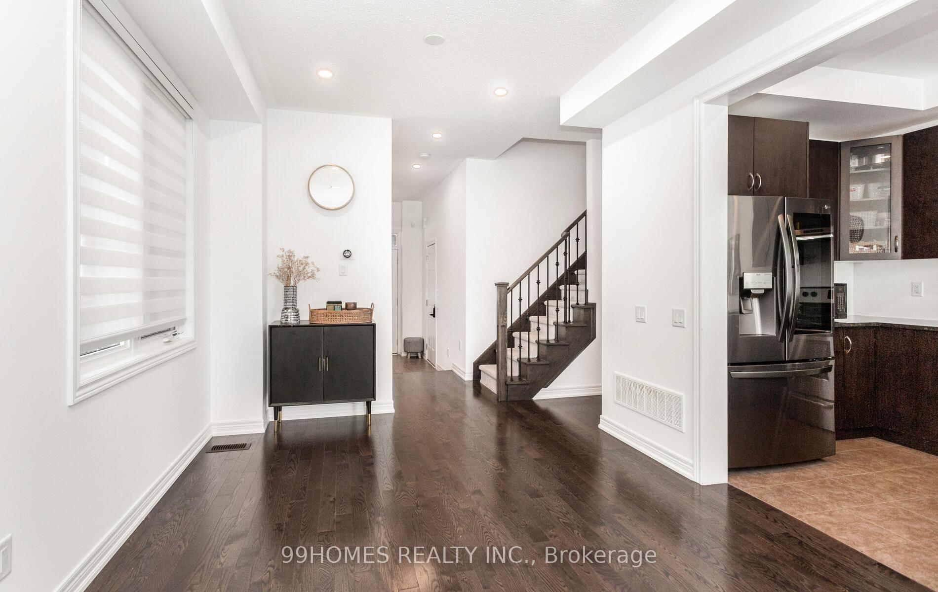 Photo 10 of 70 Sky Harbour Drive, Brampton, Bram West — HOMEH