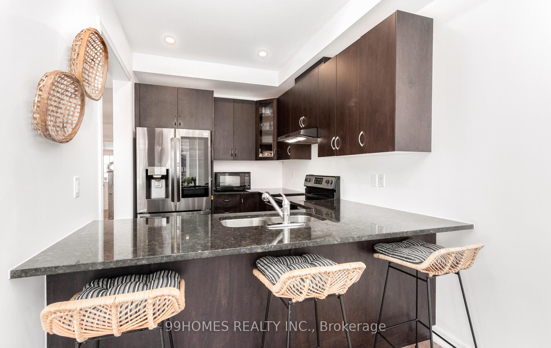 Photo 11 of 70 Sky Harbour Drive, Brampton, Bram West — HOMEH