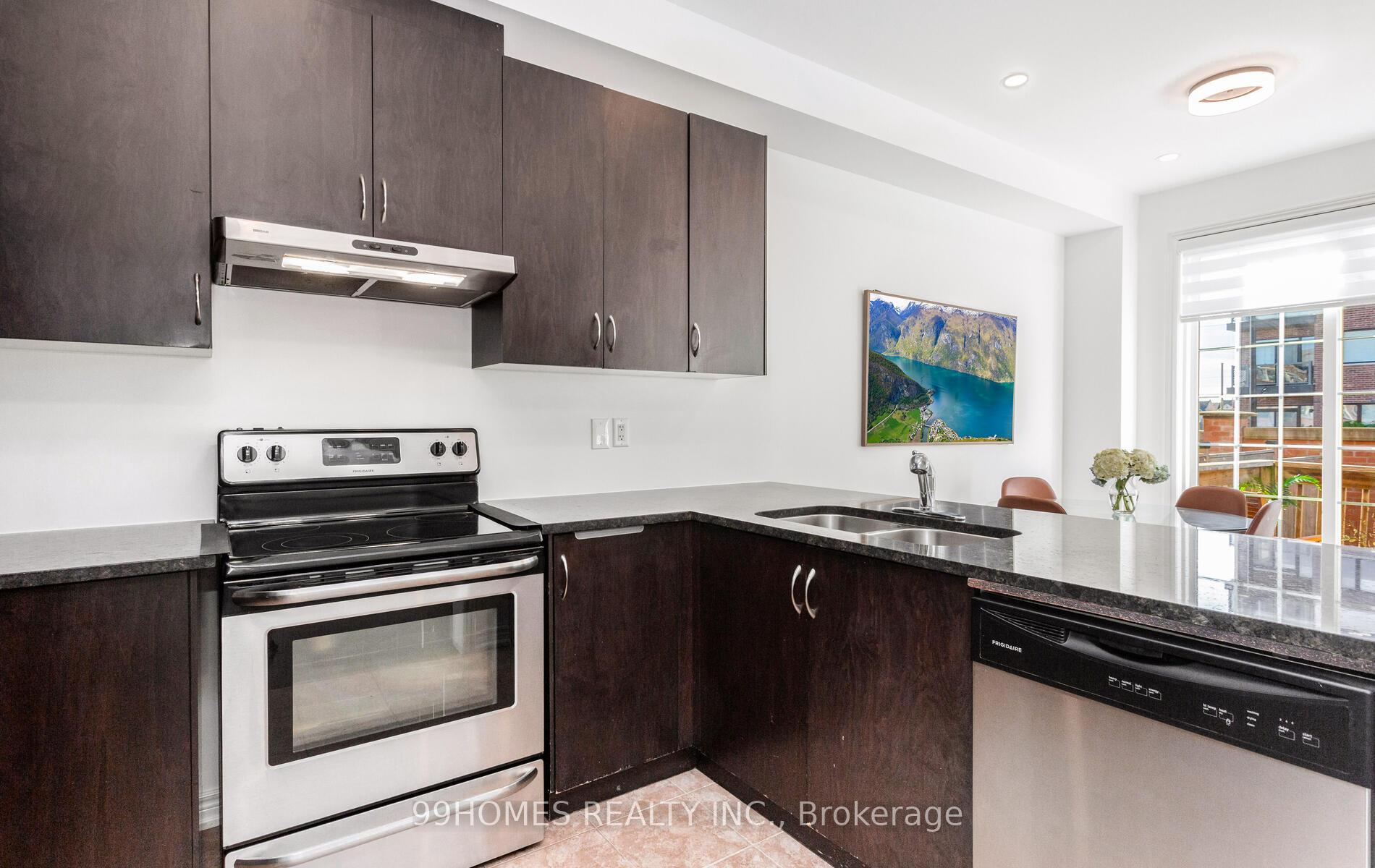 Photo 13 of 70 Sky Harbour Drive, Brampton, Bram West — HOMEH
