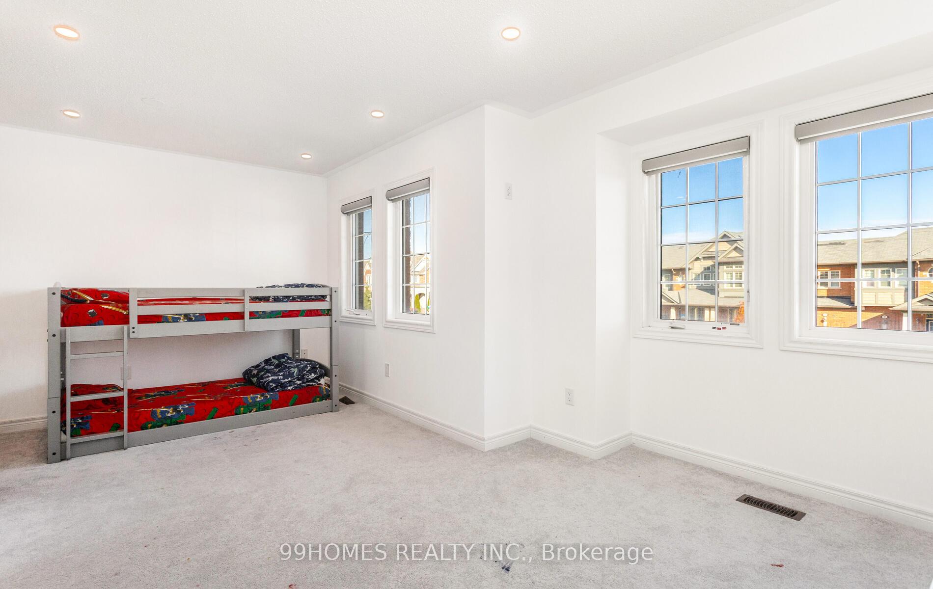 Photo 23 of 70 Sky Harbour Drive, Brampton, Bram West — HOMEH