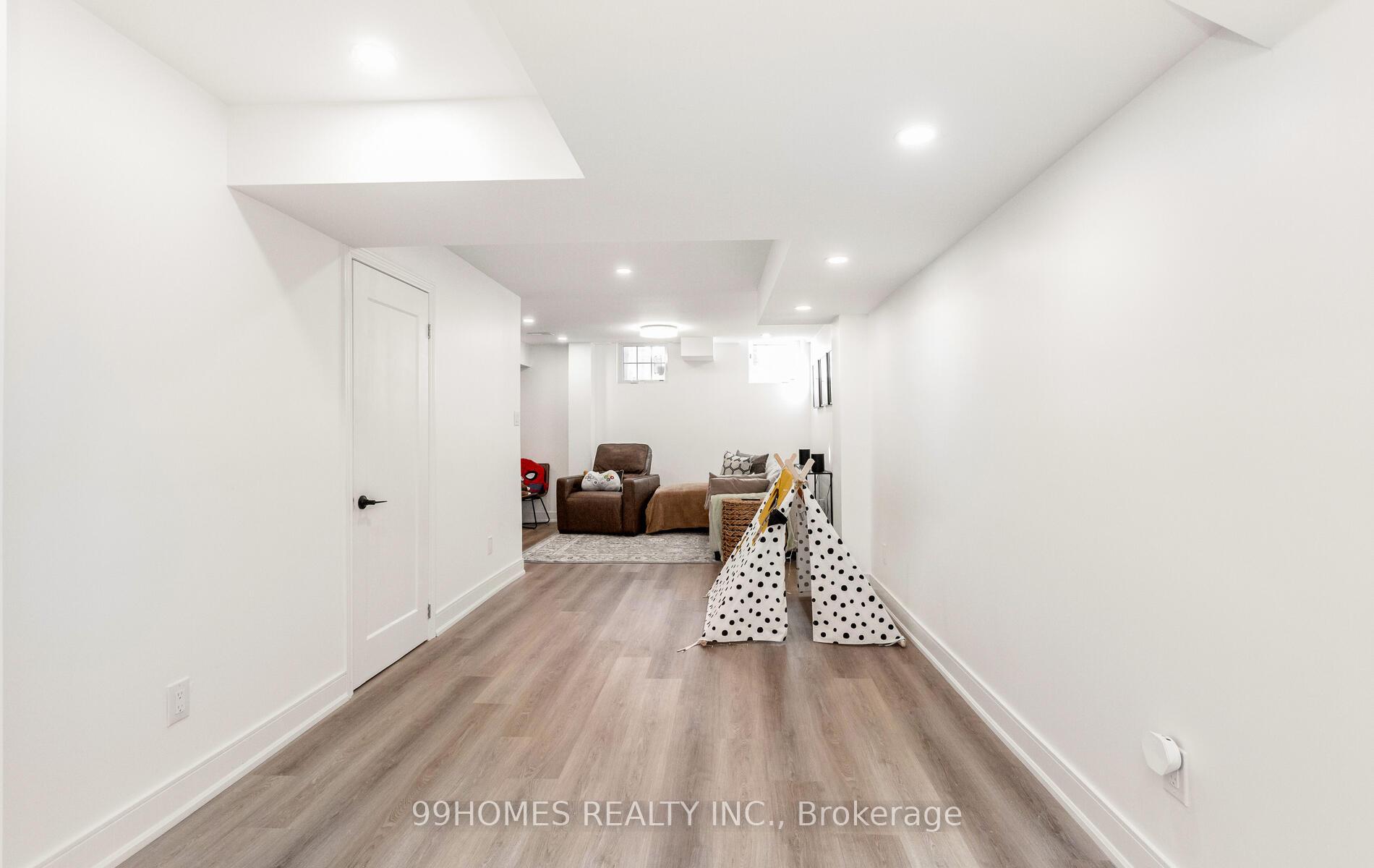 Photo 31 of 70 Sky Harbour Drive, Brampton, Bram West — HOMEH